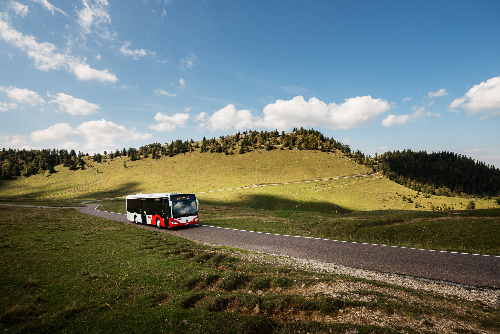 An den Wochenenden fahren wieder Busse auf den Chasseral