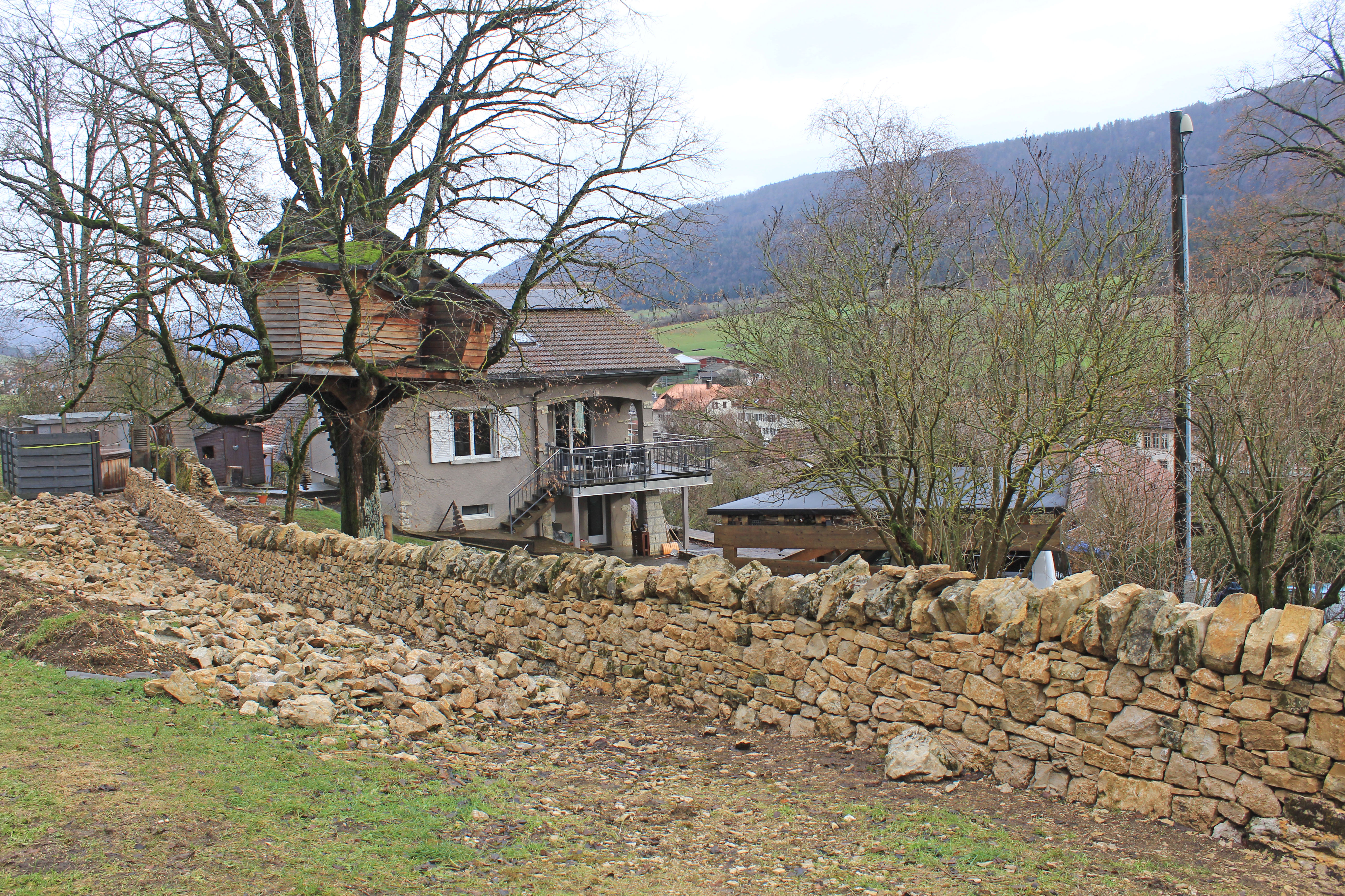 Trockenmauer in Cormoret instandgesetzt