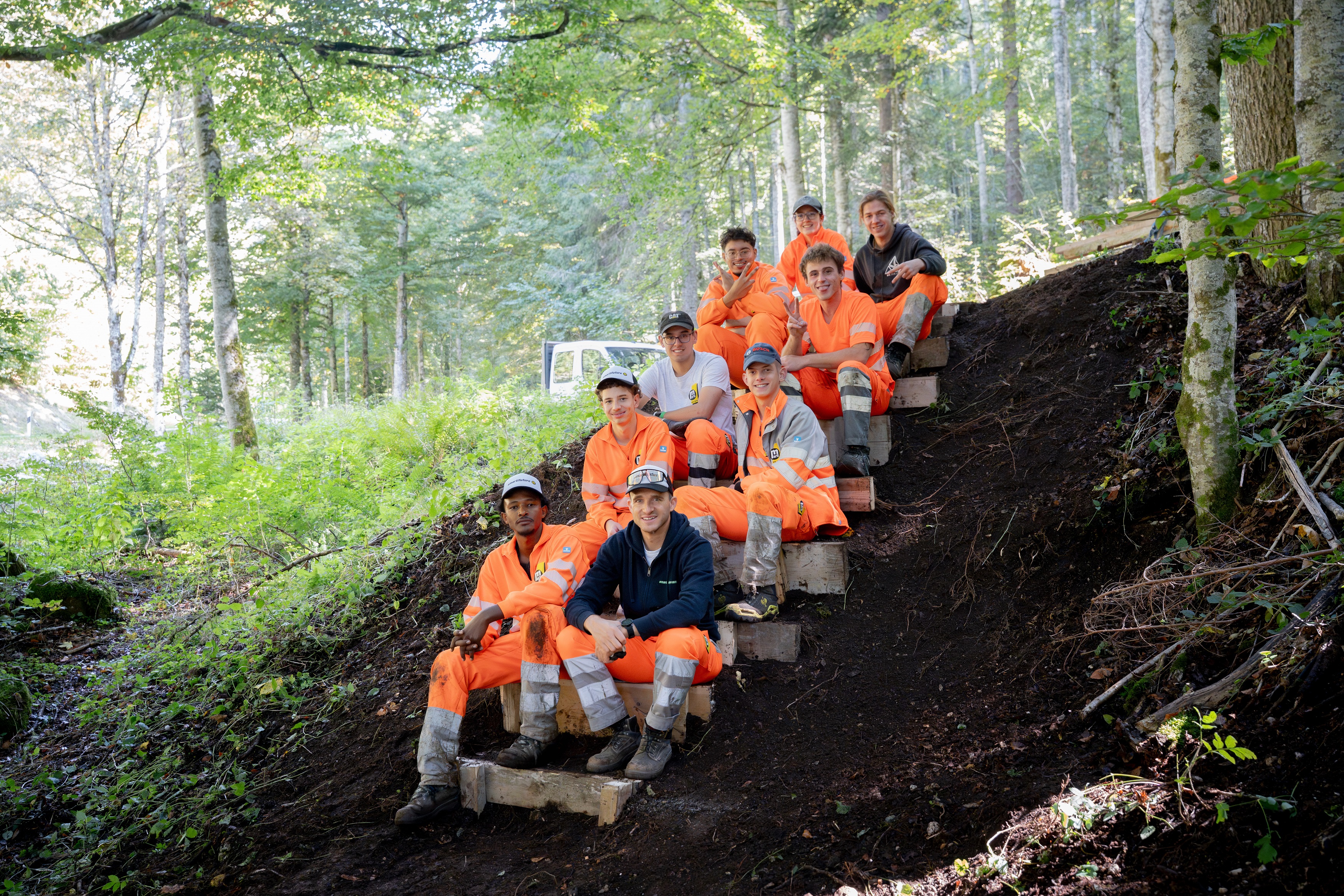 Vierzig Lernende im Einsatz für Biodiversität und Landschaft